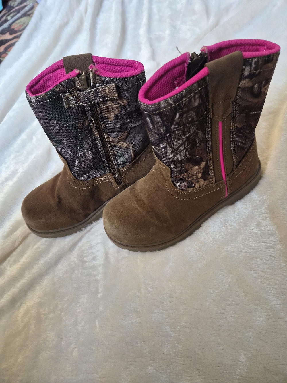 Magellan Outdoors Girls Camo Boots Size 13 Pink Lined